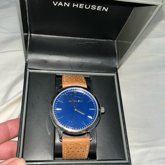 NWT men’s Van Heusen wrist watch brown strap blue face needs battery never worn - Picture 1 of 5